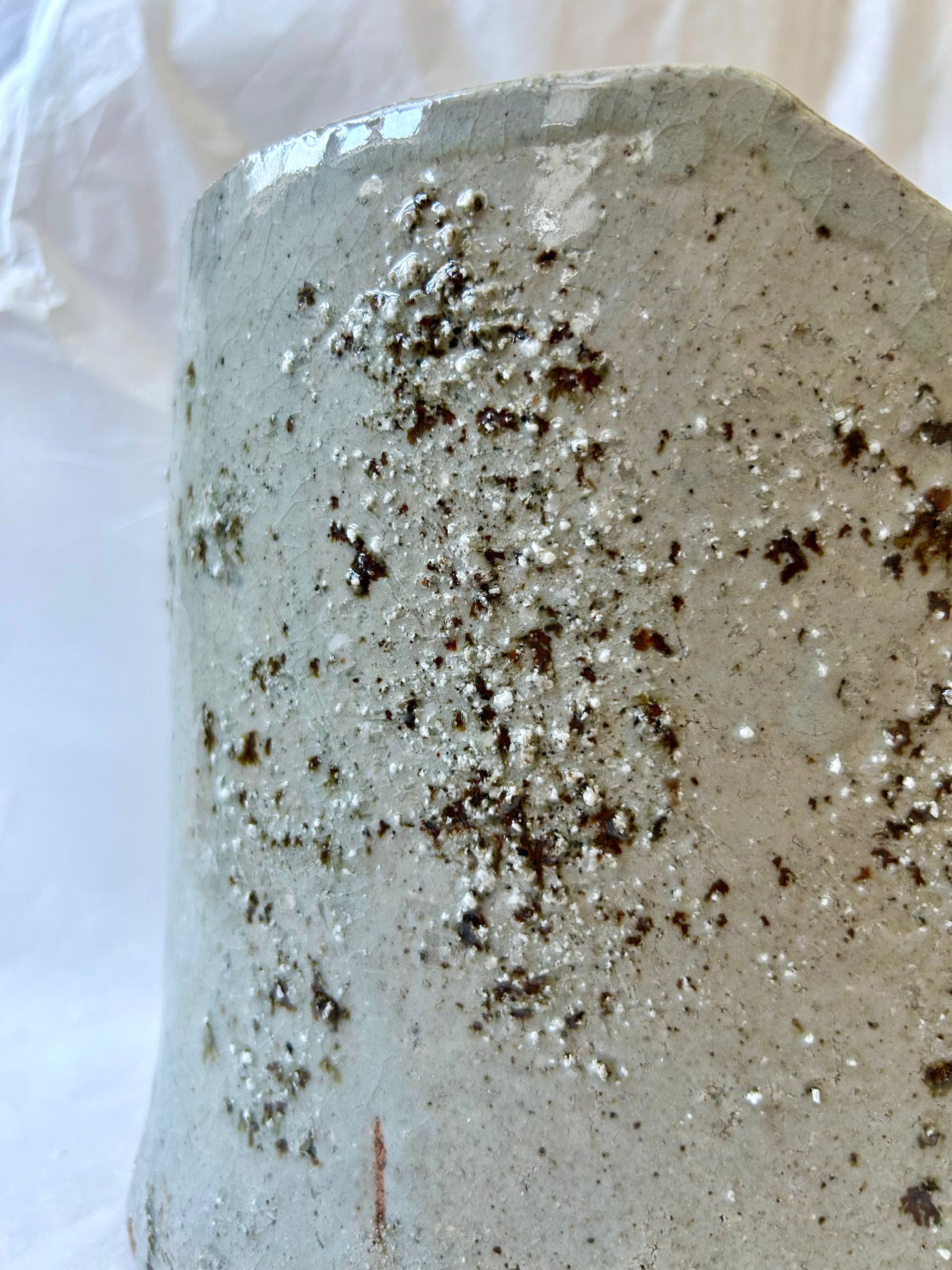 Vase OX18, 2026 - Grès, Fragments Granitiques - Cuisson Feu de Bois 05/2026