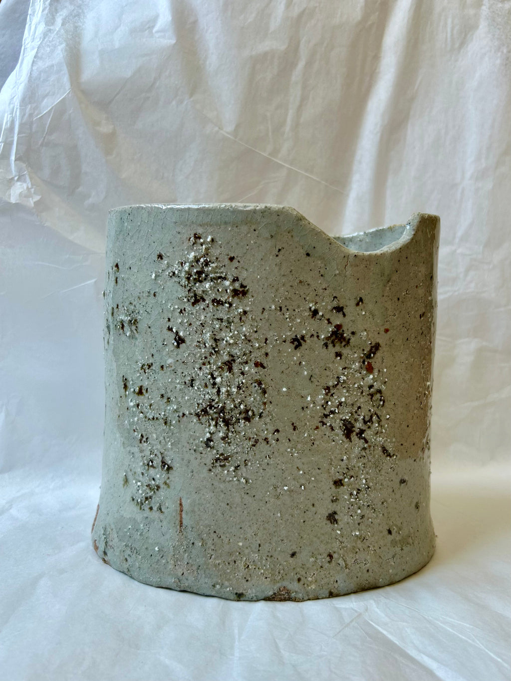 Vase OX18, 2026 - Grès, Fragments Granitiques - Cuisson Feu de Bois 05/2026