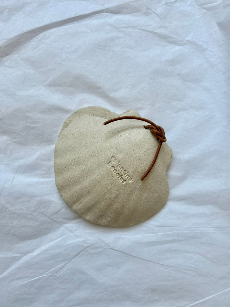 Scallop Shell Box - Beige Stoneware - Gloss White