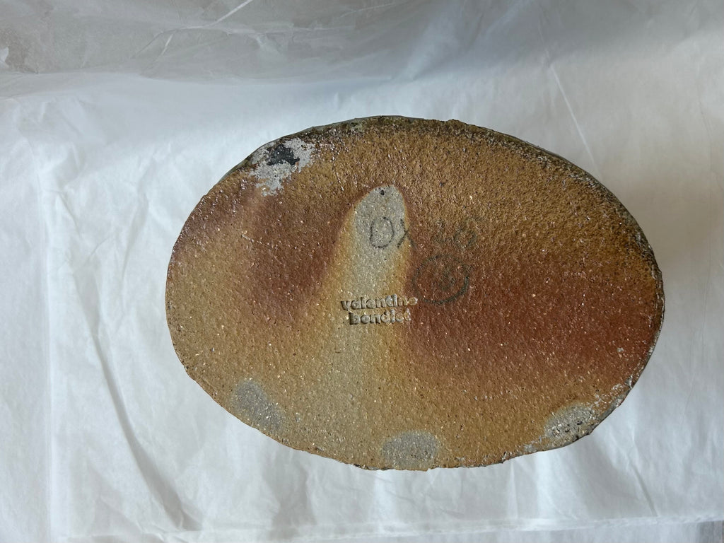 Vase OX18, 2026 - Grès, Fragments Granitiques - Cuisson Feu de Bois 05/2026