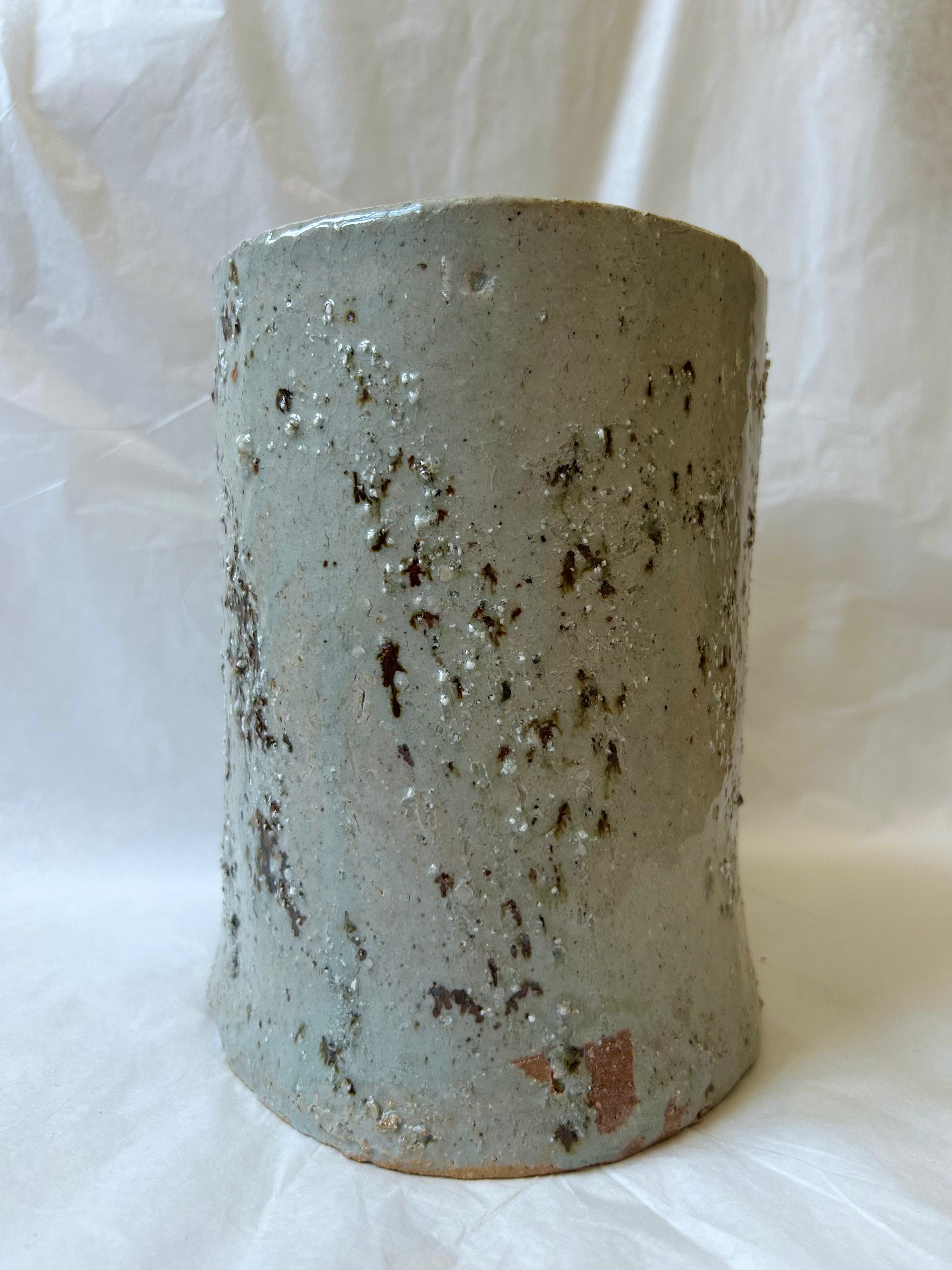 Vase OX18, 2026 - Grès, Fragments Granitiques - Cuisson Feu de Bois 05/2026