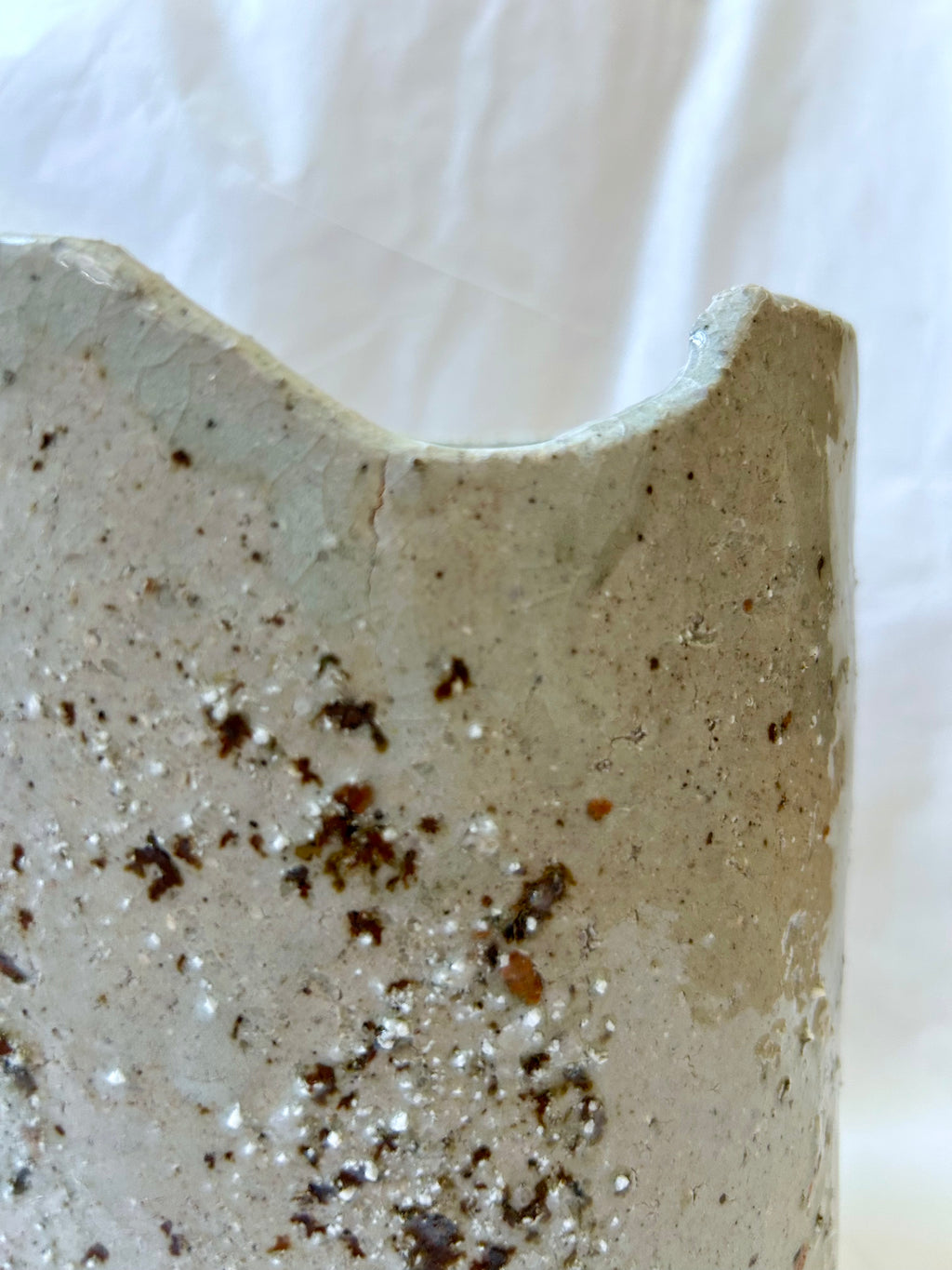 Vase OX18, 2026 - Grès, Fragments Granitiques - Cuisson Feu de Bois 05/2026