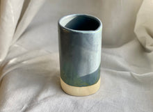 Cargar imagen en el visor de la galería, Vase - Medium - Soft clay - Grey Blue
