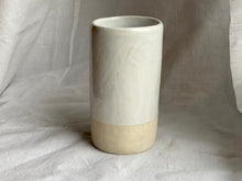 Load image into Gallery viewer, Vase - Medium - Soft clay - Gloss White
