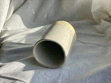 Cargar imagen en el visor de la galería, Tumbler / Small Vase - Soft clay - Gloss White
