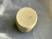 Cargar imagen en el visor de la galería, Tumbler / Small Vase - Soft clay - Celadon Green
