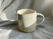 Cargar imagen en el visor de la galería, Low Coffee or tea mug - Soft clay - Gloss White
