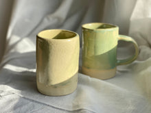 Cargar imagen en el visor de la galería, Tumbler / Small Vase - Soft clay - Celadon Green
