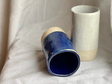 Cargar imagen en el visor de la galería, Vase - Medium - Soft clay - Midnight Blue
