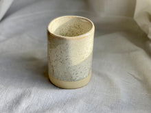 Cargar imagen en el visor de la galería, Tumbler / Small Vase - Soft clay - Lunar White
