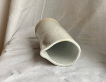 Cargar imagen en el visor de la galería, Water carafe / Jug / Vase - 20 cm - Gloss White
