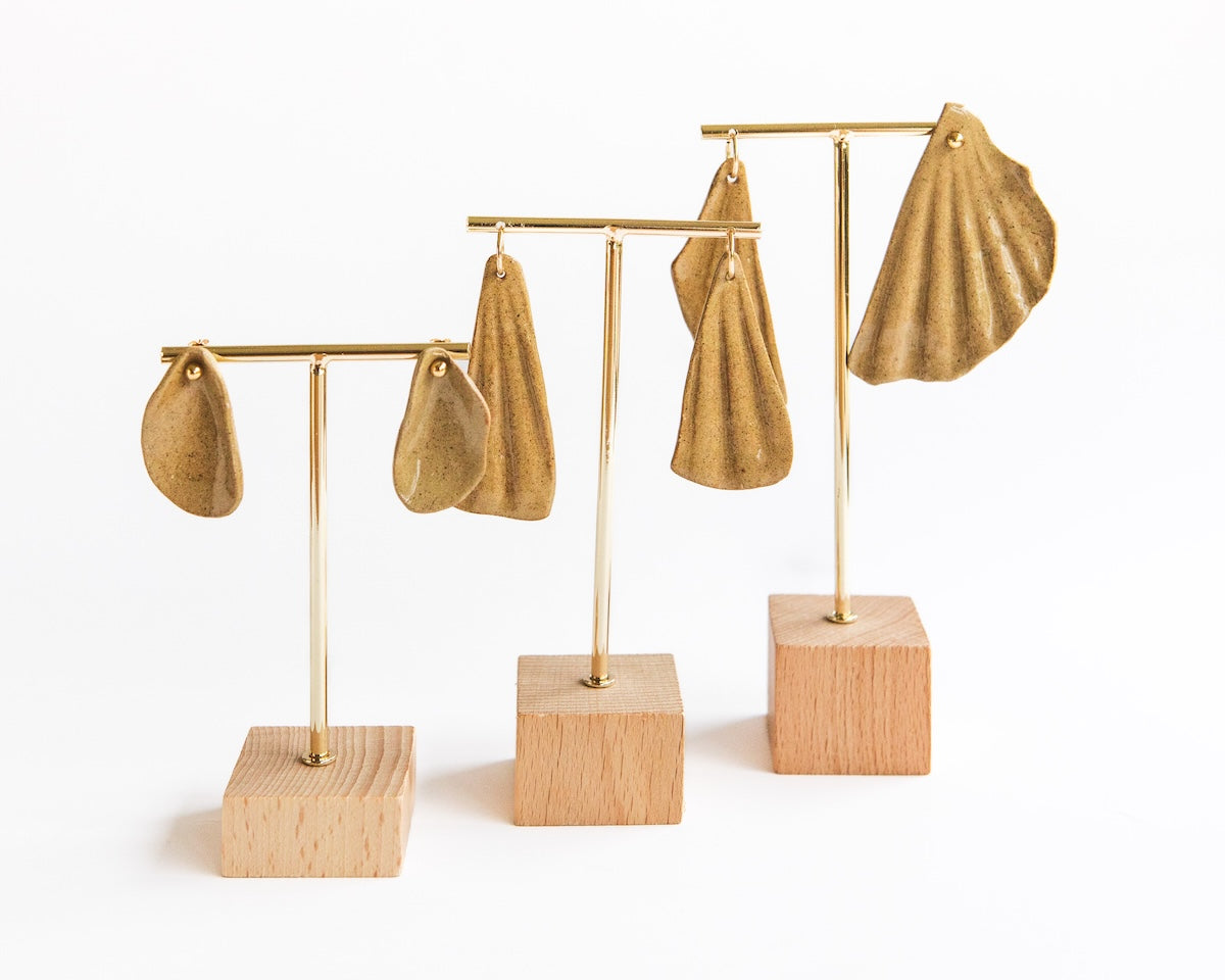 Boucles d'oreilles asymétriques - Coquille Saint-Jacques - Grès Toasté - Transparent