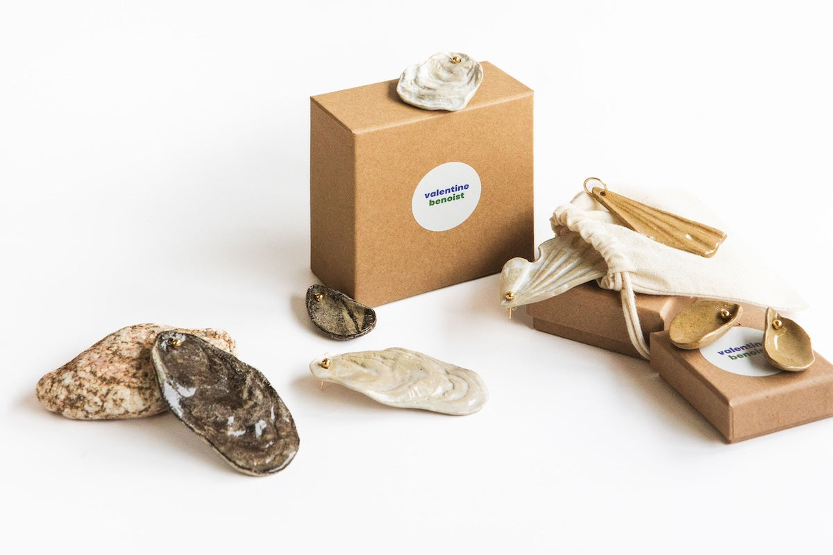 Boucles d'oreilles asymétriques - Coquille Saint-Jacques - Grès Toasté - Transparent