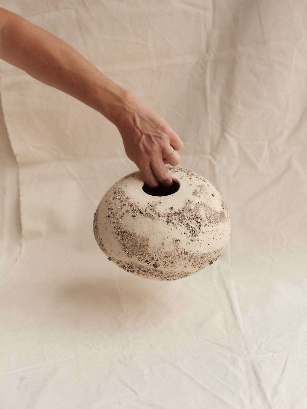 Globe Vessel 01