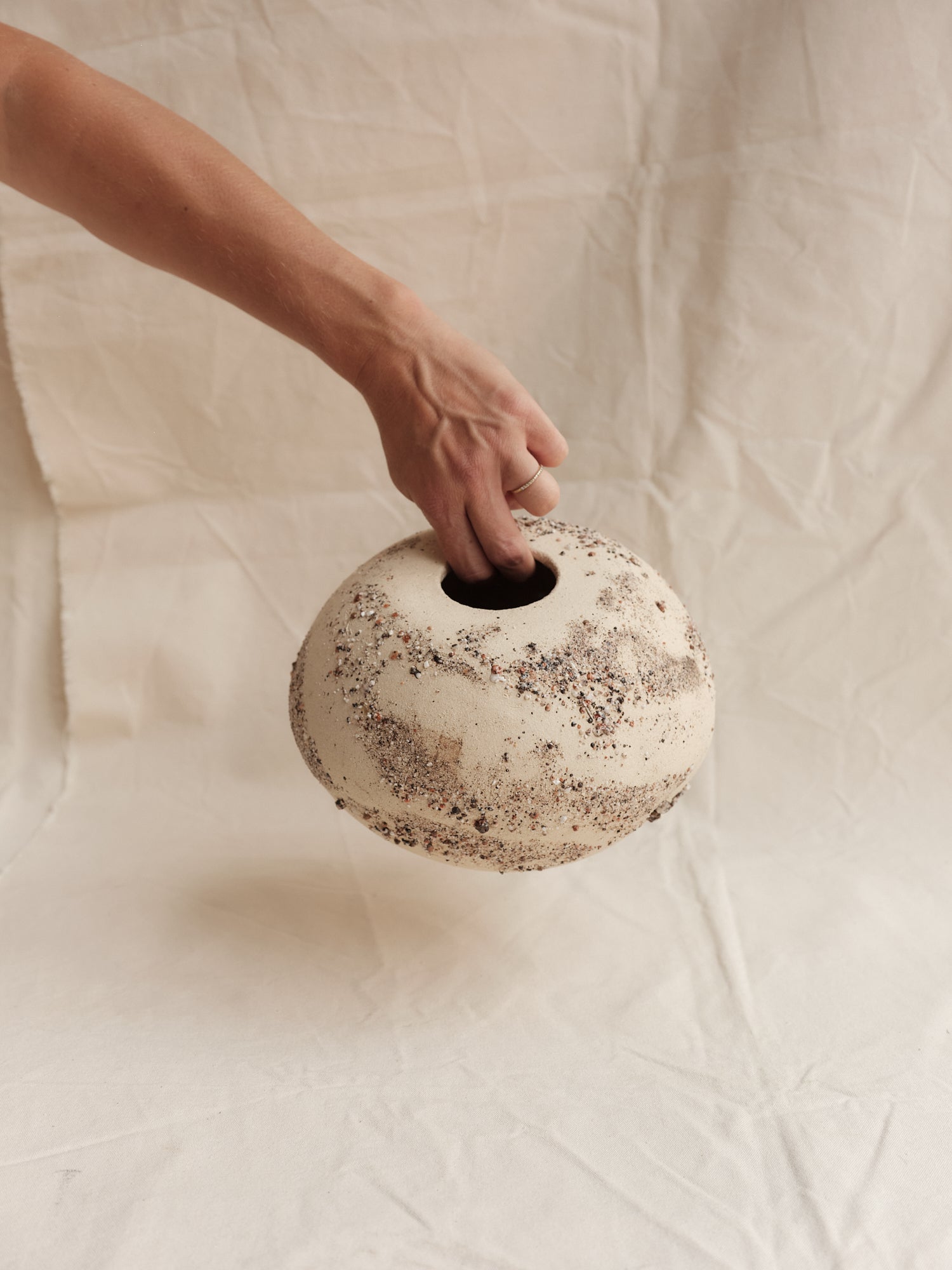 Globe Vessel 01