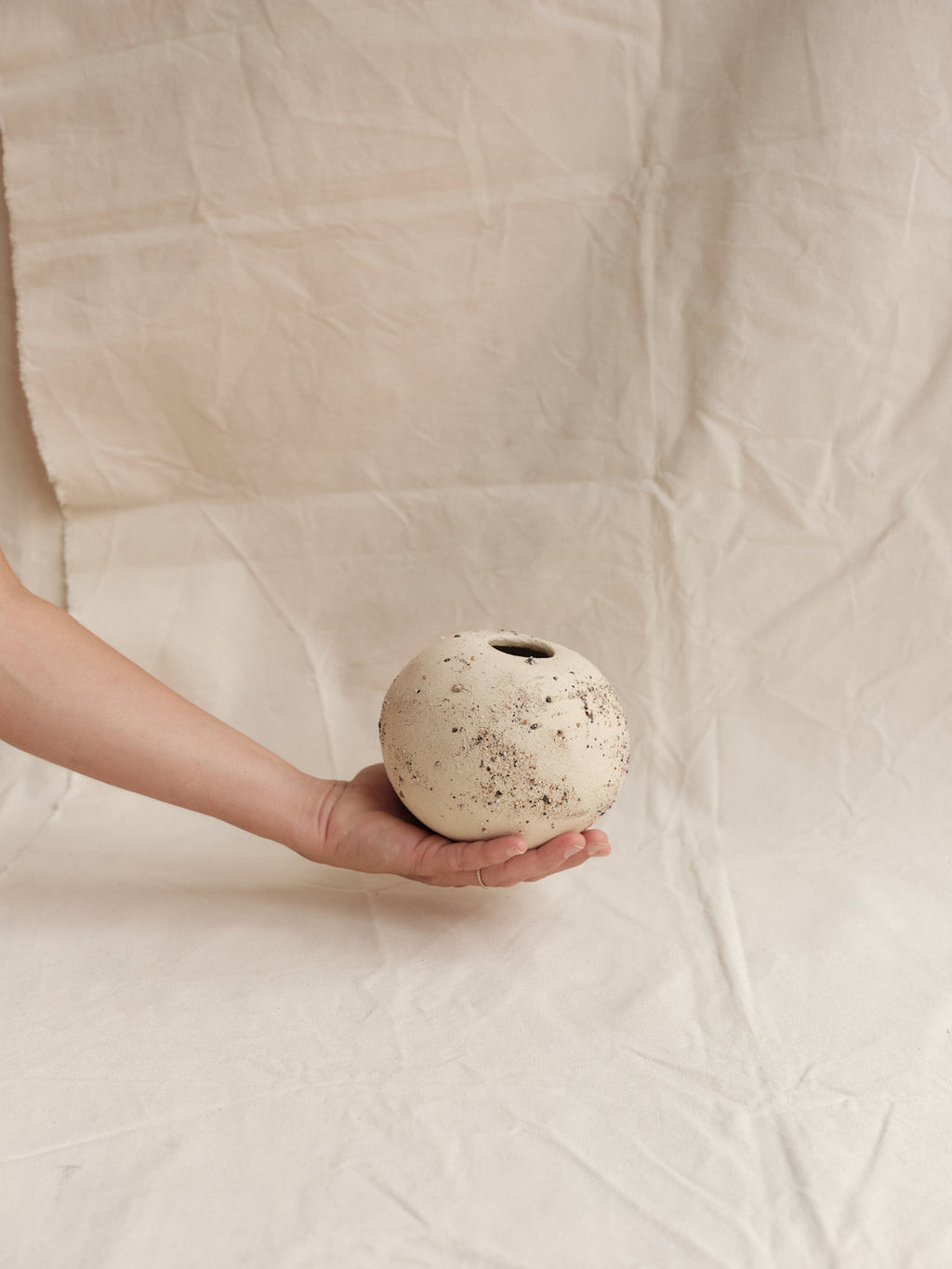 Globe Vessel 02