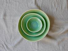 Cargar imagen en el visor de la galería, my-hungry-valentine-ceramics-studio-bowls-fruit-noodle-breakfast-bg-celadon-green-top-stacked
