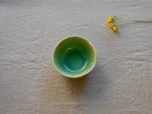 Cargar imagen en el visor de la galería, my-hungry-valentine-ceramics-studio-breakfastbowl-bg-celadon-top_1
