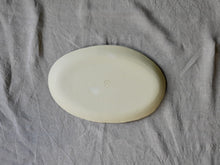 Cargar imagen en el visor de la galería, my-hungry-valentine-ceramics-studio-dish-oval-medium-bg-back
