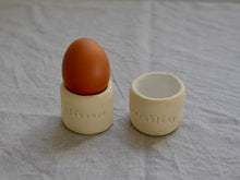 Cargar imagen en el visor de la galería, my-hungry-valentine-ceramics-studio-egg-cup-custom-eleonore-barthelemy
