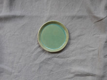 Cargar imagen en el visor de la galería, my-hungry-valentine-ceramics-studio-plate-14-nt-celadon-green-top
