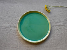 Cargar imagen en el visor de la galería, my-hungry-valentine-ceramics-studio-plate-25-bg-celadon-top
