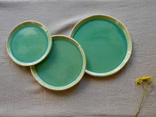 Load image into Gallery viewer, my-hungry-valentine-ceramics-studio-plates-25-21-18-nt-celadon-top-eventail
