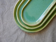 Load image into Gallery viewer, my-hungry-valentine-ceramics-studio-set-3-platters-nesting-bg-celadon-green-zoom-2
