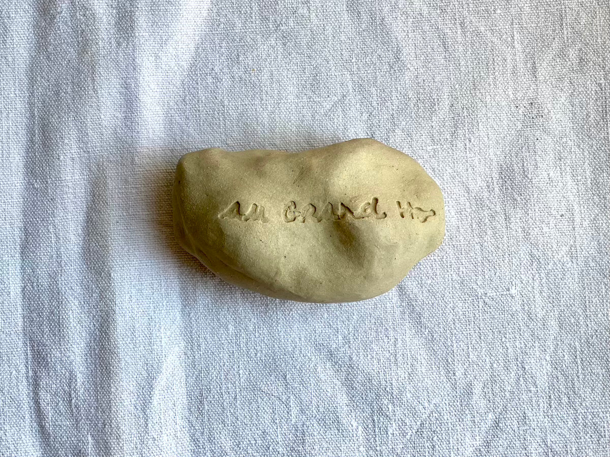 Galet à message - Grès Doux - Au Grand Ho - Manuscrit