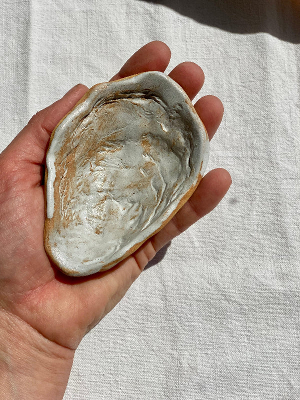 valentine-benoist-ceramics-studio-oyster-dish-soft-warm-clay-brushed-white-hand
