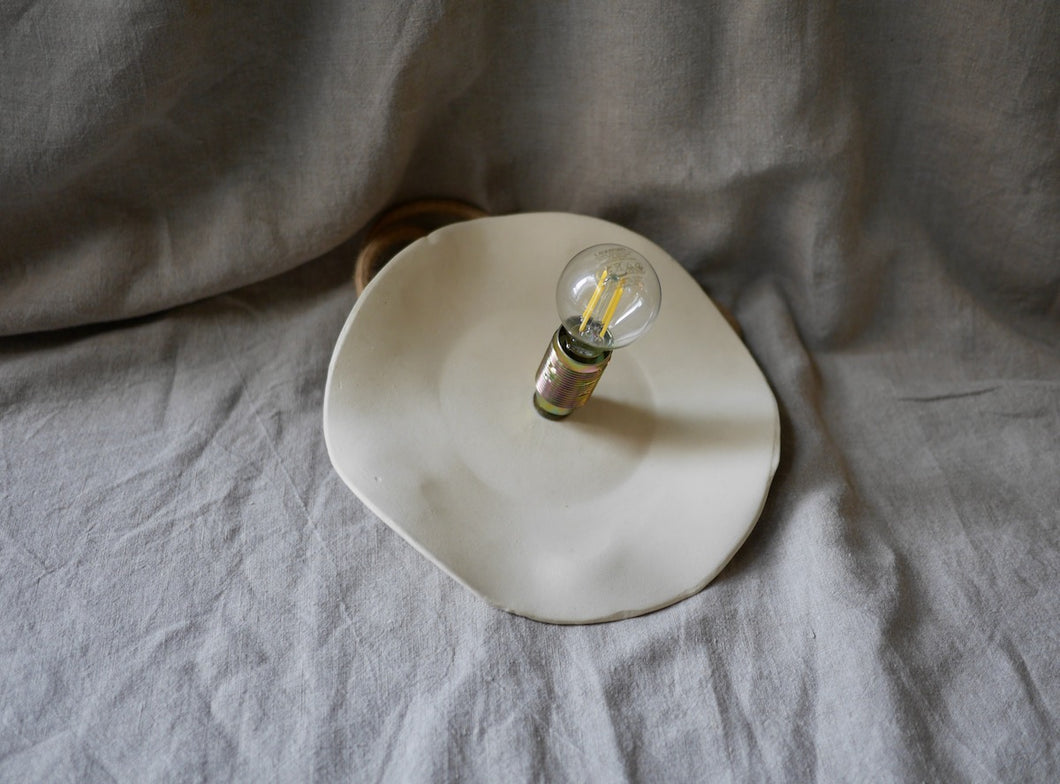 my-hungry-valentine-ceramics-lamp-table-wavy-nt-gold-natural-side-lightbulb