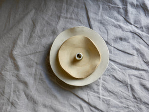 my-hungry-valentine-ceramics-lamp-wall-wavy-nt-ct-M-gold-natural-lightbulb-top