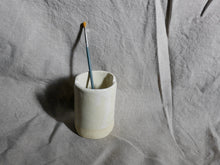 Load image into Gallery viewer, my-hungry-valentine-ceramics-paintbrushpot-bt-cream-side-2
