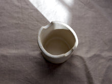 Charger l&#39;image dans la galerie, my-hungry-valentine-ceramics-paintbrushpot-bt-cream-top
