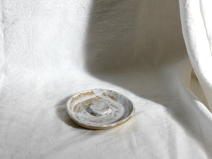 my-hungry-valentine-ceramics-soapdish-round-ct-cloudyglosswhite-side