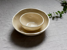 Cargar imagen en el visor de la galería, my-hungry-valentine-ceramics-studio-bowls-breakfast-noodle-nt-transparent-side-stacked
