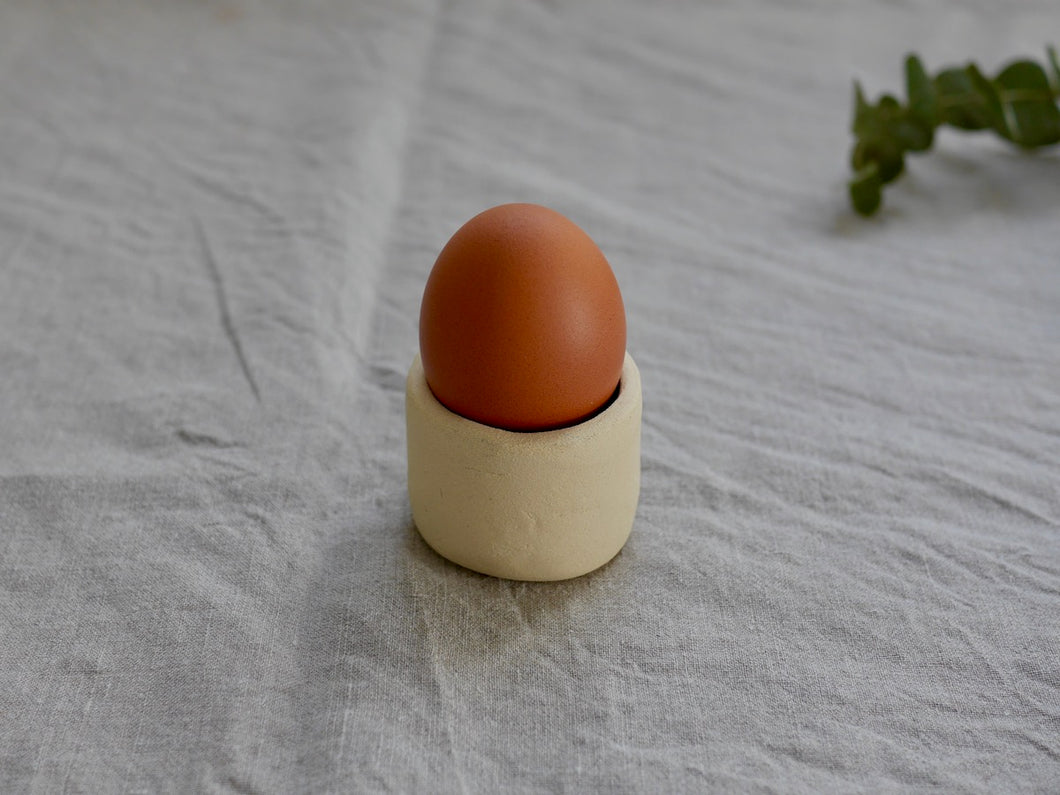 my-hungry-valentine-ceramics-studio-egg-cup-bg-lunarwhite-side-egg