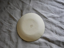 Cargar imagen en el visor de la galería, my-hungry-valentine-ceramics-studio-pastaplates-nt-brightside-khaki-bottom
