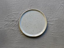 Cargar imagen en el visor de la galería, my-hungry-valentine-ceramics-studio-plate-25-nt-lunarwhite-top
