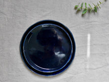 Charger l&#39;image dans la galerie, my-hungry-valentine-ceramics-studio-plates-25-21-midnightblue-top-stacked
