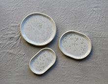 Load image into Gallery viewer, my-hungry-valentine-ceramics-studio-set-3-ovalnestingdishes-s-nt-lunarwhite-top-2
