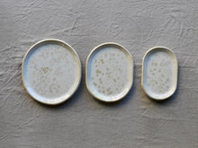 Cargar imagen en el visor de la galería, my-hungry-valentine-ceramics-studio-set-3-ovalnestingdishes-s-nt-lunarwhite-top
