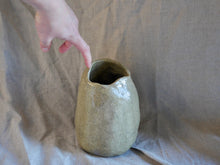 Load image into Gallery viewer, my-hungry-valentine-ceramics-studio-vase-organic-ct-transparent-hand
