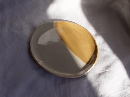 myhungryvalentine-studio-ceramics-brightside-seconds-cakeplate-16-white-saffronyellow-top